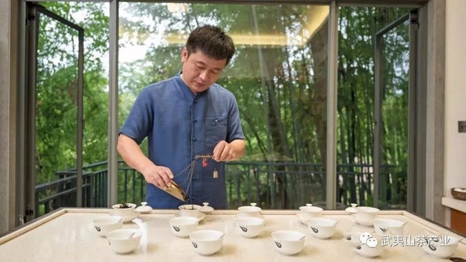 “传承者”活动之讲茶会05--岩茶非遗传人黄圣亮、吴宗燕:制茶和传承当前,惟静气方不辜负