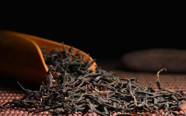 一份红茶的诞生笔记，从鲜叶变成红茶，走过萎凋、揉捻、发酵与干燥