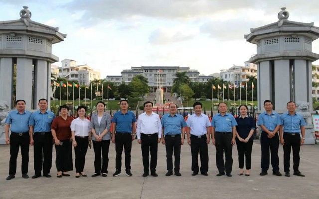 振兴中国茶 共圆中国梦——漳州市长王进足一行莅临天福文化产业园调研